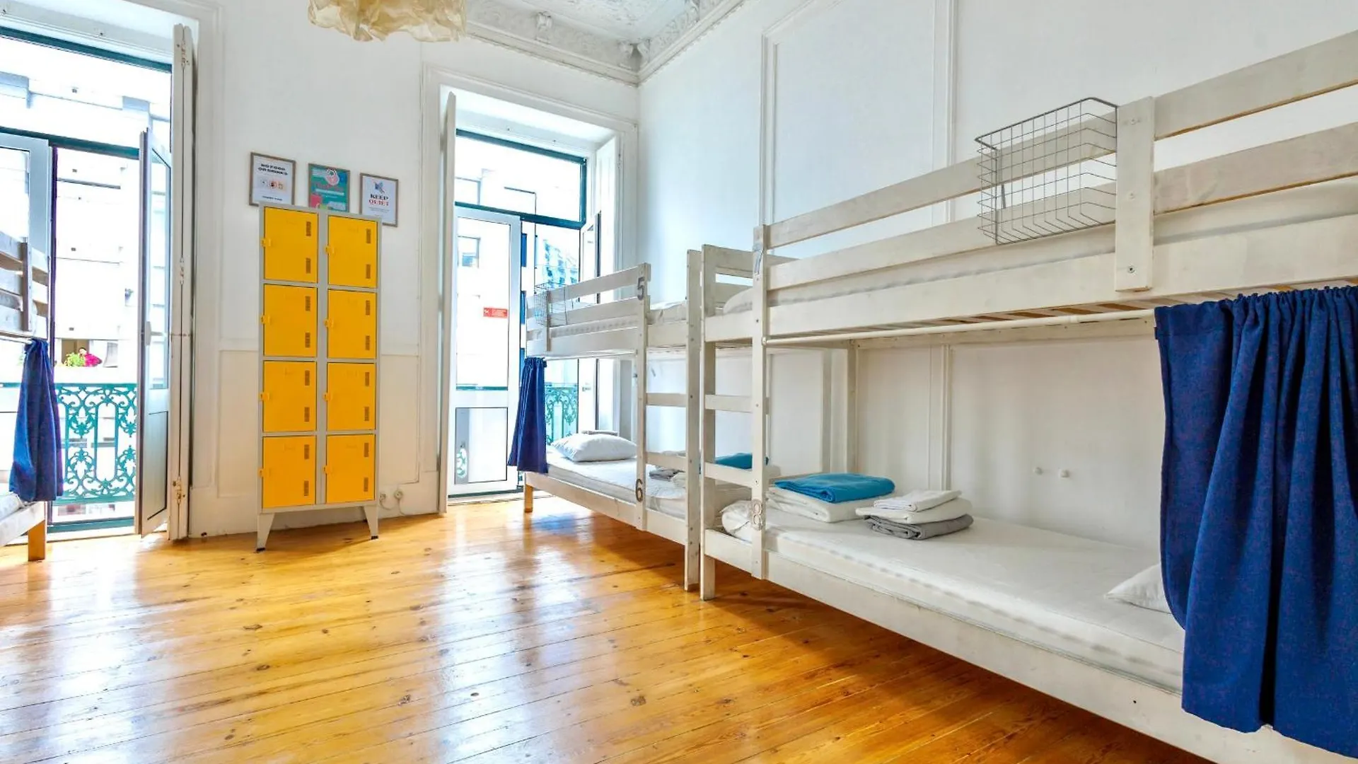 Ambiente Hostel Lisbon 0*,